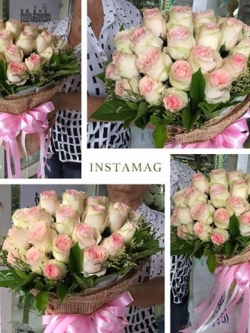 ช่อดอกกุหลาบสีขาวอมชมพู