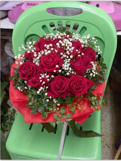 ช่อดอกกุหลาบสด ผสมดอกยิปโซ