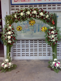 ซุ้มโค้ง กุหลาบสีแดง