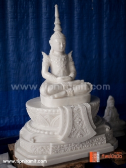 พระแก้วมรกตสูง 99 เซนติเมตร หินหยกขาว