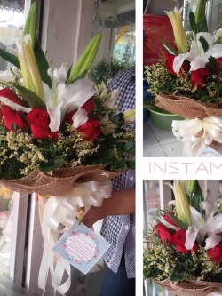 ช่อดอกกุหลาบ ขาวแดง