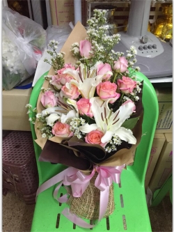 ช่อดอกไม้กุหลาบ ลิลลี่