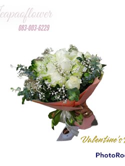 ช่อดอกกุหลาบสีขาวขอแฟนแต่งงาน