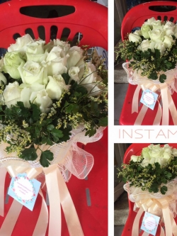 ช่อดอกกุหลาบสีขาว