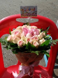 ช่อดอกกุหลาบสีชมพู ดอกไม้สด