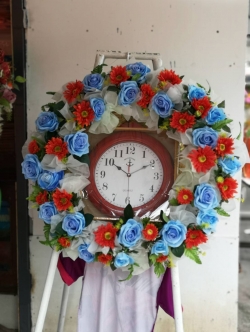 พวงพรีดนาฬิกา ดอกไม้ประดิษฐ์ (Wreath)