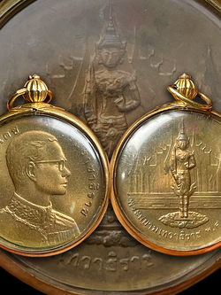 เหรียญทองแดง รัชกาลที่9 หลังพระสยามเทวาธิราช ปี2540 กรอบทอง