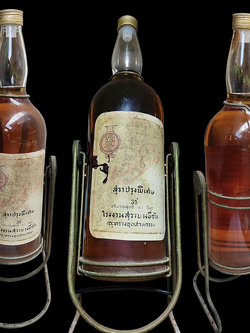 เหล้าแม่โขง แม่โขงเก่า ขนาด4ลิตรครึ่ง พร้อมฐานตั้ง