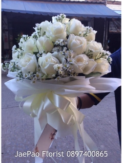 ช่อดอกกุหลาบสีขาว