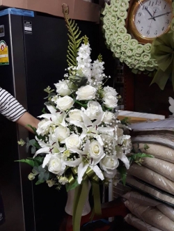 แจกันดอกไม้ประดิษฐ์ ทรงสูง สำหรับมอบแสดงความยินดีเปิดร้านใหม่