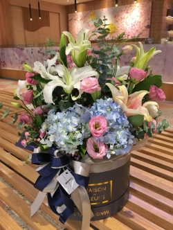 กล่องดอกไม้แสดงความยินดี ดอกไฮเดรนเยีย ดอกลิลลี่