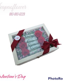 กล่องดอกไม้ พร้อมธนบัตร (Flower Box)
