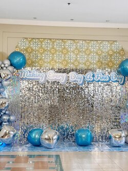 แบคดรอป shimmerwall ตรีมสีฟ้า