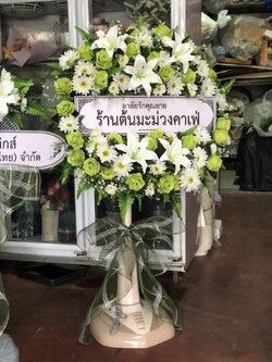 พวงหรีดพัดลม 16 นิ้ว ประดับดอกไม้แห้งเต็มวงพัดลม โทนสีขาวเขียว