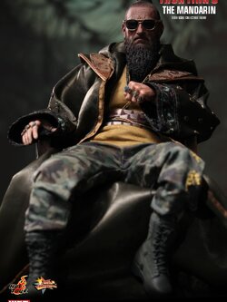 Hot Toys MMS211 IRON MAN 3 - THE MANDARIN