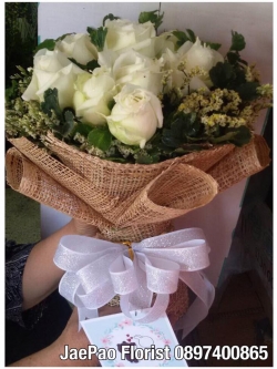 ช่อดอกกุหลาบสีขาว