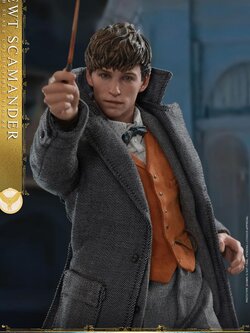Hot Toys MMS512 FANTASTIC BEASTS: THE CRIMES OF GRINDELWALD - NEWT SCAMANDER