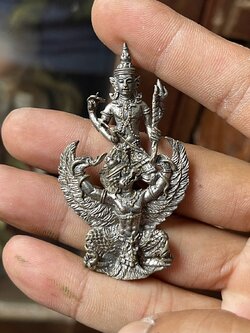 พระนารายณ์ทรงครุฑ ปราบไตรจักร หลวงปู่ผาด วัดไร่ จังหวัดอ่างทอง