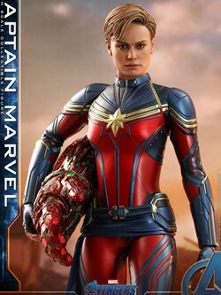 Hot Toys MMS575 Avengers: Endgame 1/6 Captain Marvel