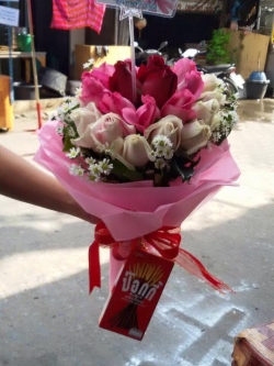 ช่อดอกกุหลาบสีชมพู ดอกไม้สด