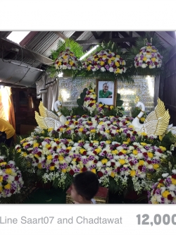 ดอกไม้ประดับหน้าหีบศพ แบบสวน โทนสีสุภาพ