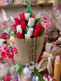 ช่อดอกกุหลาบแดงแห้ง