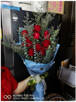 ช่อดอกไม้รับปริญญาบัตร กุหลาบแดง