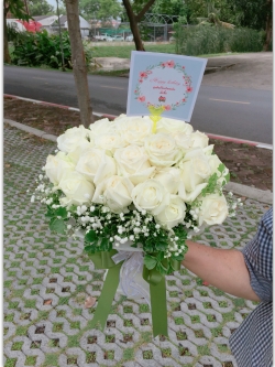 ช่อดอกไม้กุหลาบขาว ยิบโซ