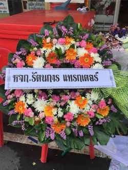 พวงหรีดดอกไม้สด