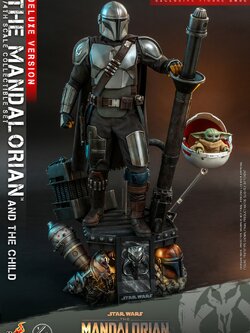 Hot Toys QS017 1/4 Star Wars™ The Mandalorian™ - The Mandalorian & The Child (Deluxe Version)