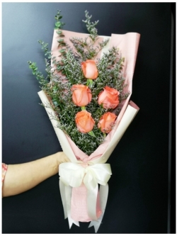 ช่อดอกดอกกุหลาบสีโอรส