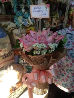 ช่อดอกกุหลาบสีชมพู ดอกไม้สด