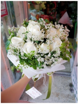 ช่อดอกกุหลาบสีขาว