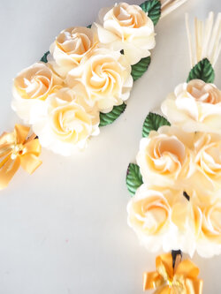 ดอกไม้จันทน์ทิพย์ ช่อประธาน ดอกกุหลาบ 5ดอก