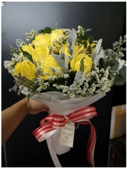 ช่อดอกกุหลาบสีเหลือง 9 ดอก
