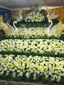 ดอกไม้ประดับหน้าหีบศพ แบบสวน โทนสีสุภาพ