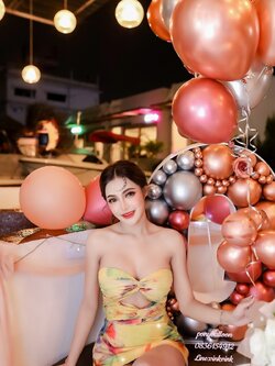 โมเสคบล๊อกอักษรและช่ออัดแก็ส