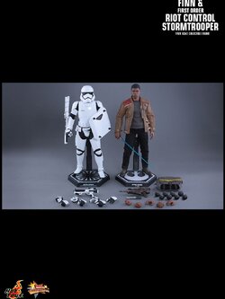 Hot Toys MMS346 STAR WARS: THE FORCE AWAKENS - FINN & STORMTROOPER