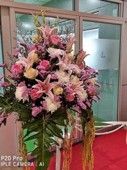 สแตนดอกไม้สด Grand Opening โพเดียมดอกไม้สด