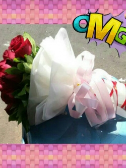 ช่อดอกกุหลาบสดสีแดง (ดอกใหญ่)