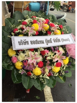 พวงหรีดดอกไม้สด