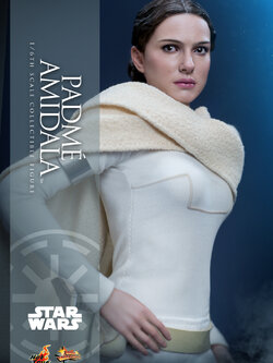 Hot Toys MMS678 1/6 Star Wars Episode II: Attack of the Clones™ - Padme Amidala