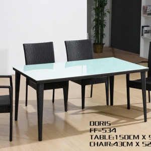 โต๊ะรับประทานอาหาร