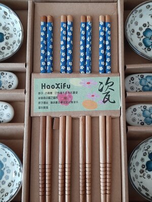 ถ้วยน้ำจิ้ม + ที่วางตะเกียบ + ตะเกียบ 4 ชุด สไตล์🇯🇵