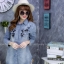 เสื้อเชิ้ตยีนตัวยาว แต่งปักลายดอกไม้สีดำช่วงอก ดูโดดเด่น งานผ้ายีนฟอกเนื้อนิ่มไม่หนา ยืดหยุ่น ใส่ปล่อยเป็นมินิเดรส หรือจับทับในก็สวยทุกสไตล์เลยค่า