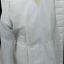 จำนวน 10 ตัว เสื้อคลุมชนิด Isolation Gown (แบบกันน้ำ) ใช้แล้วทิ้ง สำหรับการป้องกันผู้ปฏิบัติงานชนิดใช้ครั้งเดียวทิ้ง เพื่อลดการปนเปื้อน จากขณะปฏิบัติงาน