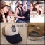 หมวกCap แบรนด์ดัง Tu'i รุ่น Lemited หน้าหมวกปักโลโก้ Hotel de Tu'i ผ้ากำมะหยี่สีครีมตัดกับปีกกำมะหยี่สีดำ แบบคุณวุ้นเส้น คุณจุ๋ยใส่ ไอเท็มสำคัญของสาวๆติดรถไว้ ไปไหนหยิบลงไปใส่ได้ทันทีค่ะ งานสวยตามแบบออริจินอลเป๊ะๆๆ ด้านหลังปรับขนาดได้ สนใจจองด่ว