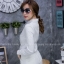 เสื้อเชิ้ตสีขาวแขนยาว ปักมุกเม็ดเล็กๆแซมลูกไม้ลายสวยๆ เรียบหรูดูดีมากๆค่ะ