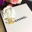 เข็มกลัด Chanel ตัวเรือนสีทองประดับมุก