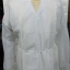 จำนวน 10 ตัว เสื้อคลุมชนิด Isolation Gown (แบบกันน้ำ) ใช้แล้วทิ้ง สำหรับการป้องกันผู้ปฏิบัติงานชนิดใช้ครั้งเดียวทิ้ง เพื่อลดการปนเปื้อน จากขณะปฏิบัติงาน